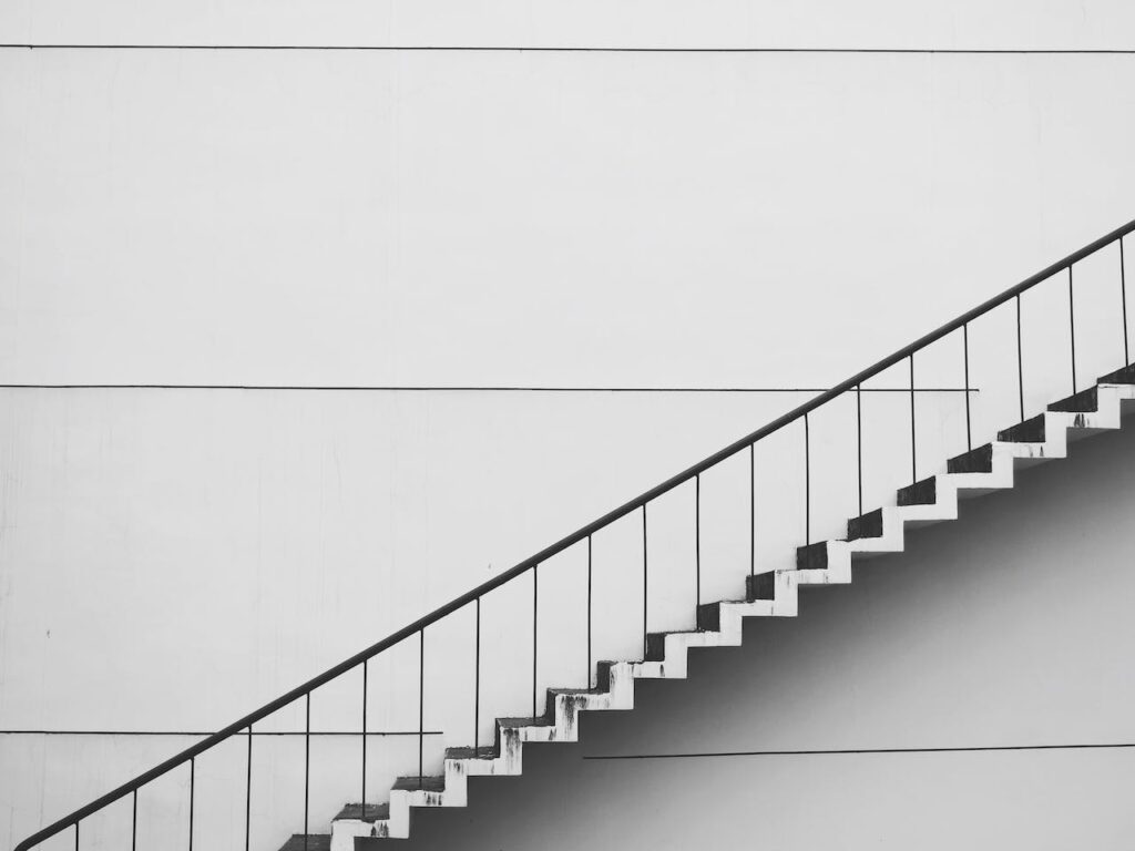 escalier noir blanc