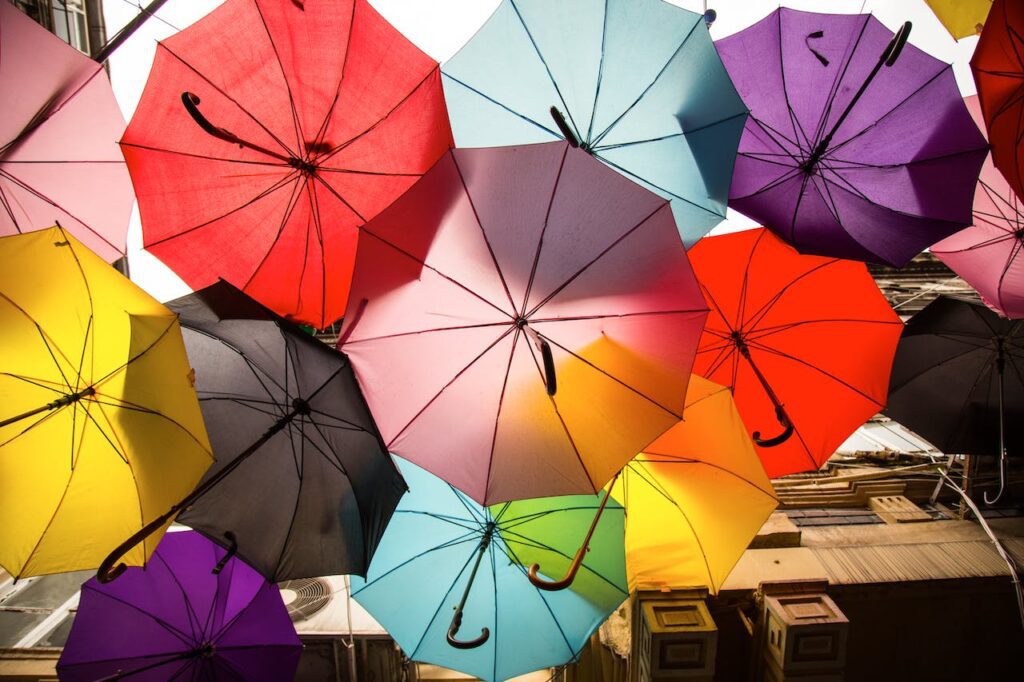 parapluies multicolors