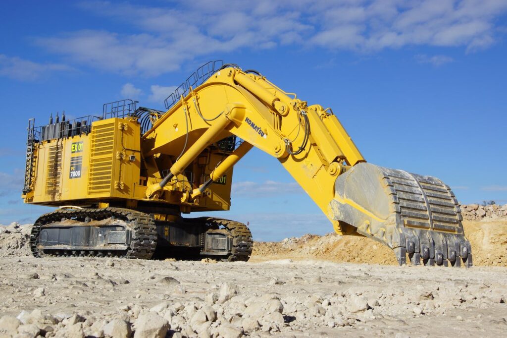 pelleteuse jaune chantier